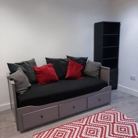 Home Away Barking Barking  Extérieur photo