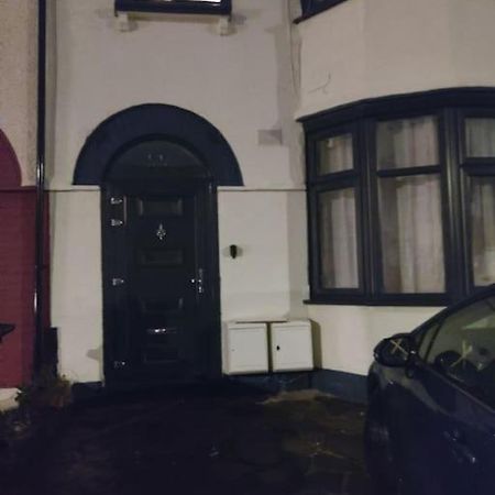 Home Away Barking Barking  Extérieur photo