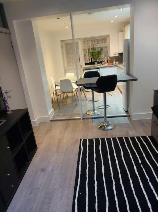 Home Away Barking Barking  Extérieur photo