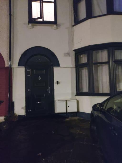 Home Away Barking Barking  Extérieur photo