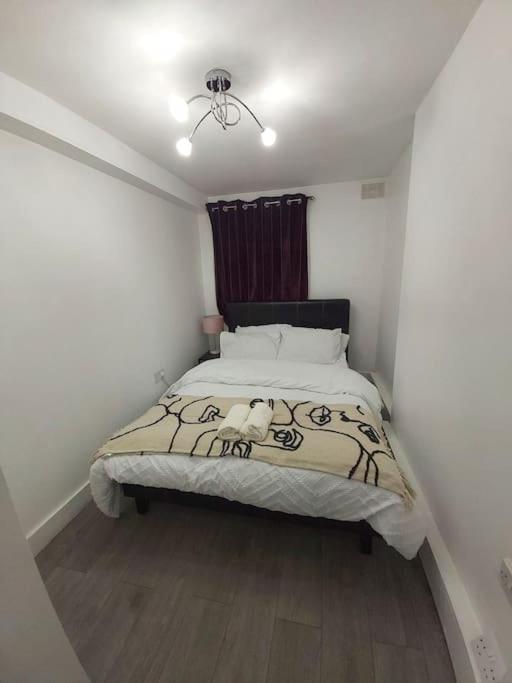 Home Away Barking Barking  Extérieur photo