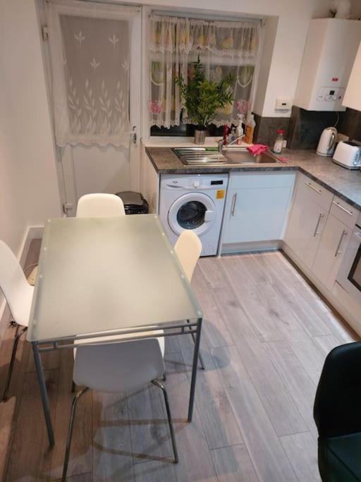 Home Away Barking Barking  Extérieur photo