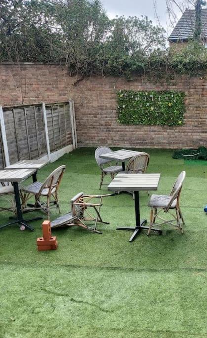 Home Away Barking Barking  Extérieur photo