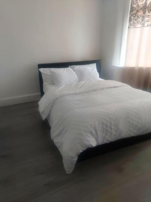 Home Away Barking Barking  Extérieur photo
